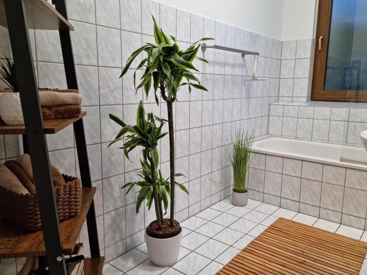 Charysma - Weserufer, Stylish, Schlafzimmer Mit Smart-Tv, 2 Parkplaetze Hamelin Bagian luar foto